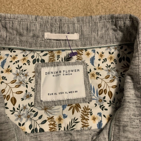 Men's size XL, Denim and Flower shirt. - Picture 2 of 6